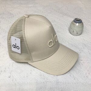 ALO Yoga Cream Mesh Cap